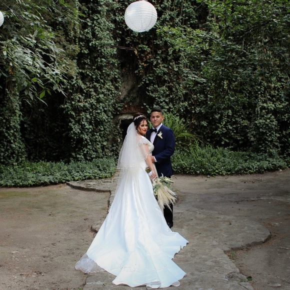 Ivory Wedding Gown with detachable half skirt - Picture 2 of 8